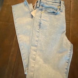Universal Thread High Rise Skinny jeans size 00/24R. New with tags.